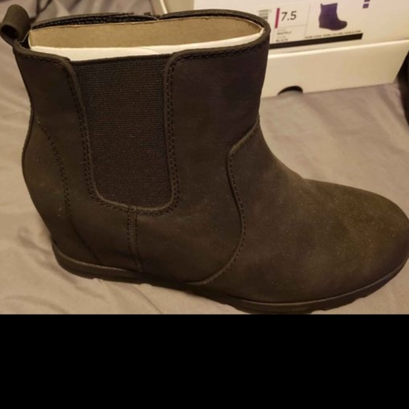 Sonoma Womens 7.5 Black suede wedge boots - Picture 2 of 4